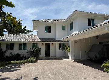 Casa · 374m² · 4 Recámaras · 3 Estacionamientos · Alquiler de Casa en Bijao Beach, San Carlos