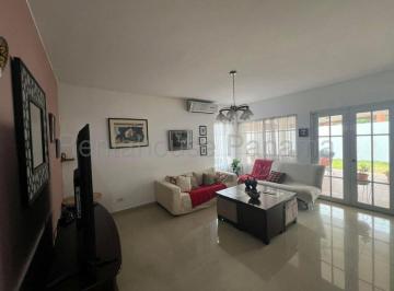 Casa de 4 habitaciones, Panamá · Venta de Casa en Costa del Este