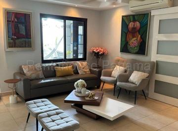 Casa de 3 habitaciones, Panamá · Venta de Casa en Versalles
