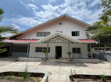 Casa de 4 habitaciones, Panamá · Se Vende Casa en Las Cumbres Zc