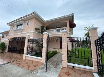Casa de 4 habitaciones, Panamá · Venta de Casa en Altos de Panama