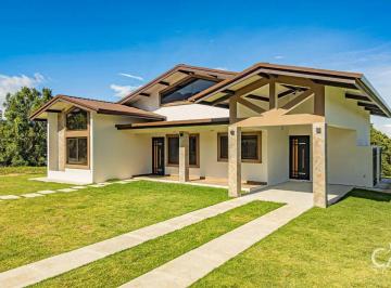 Casa de 2 habitaciones, Boquete · Casa Contemporánea con Vistas a Las Montañas en Venta en Palmira, Boquete