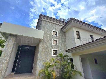 Casa de 4 habitaciones, Panamá · Venta de Casa en Costa del Este