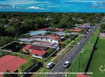 Casa de 6 habitaciones, David · Lote Comercial con Dos Residencias en Venta en David, Chiriquí