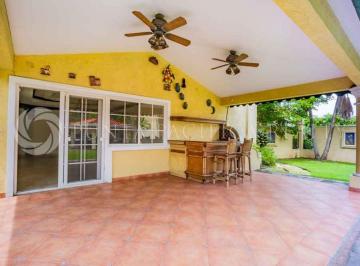 Casa de 4 habitaciones, Panamá · En Venta | Casa en Costa Dorada - Costa del Este | Amplias Áreas | con Piscina