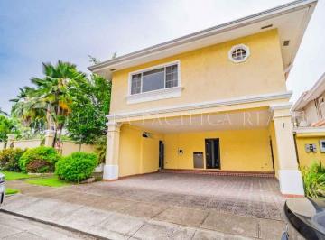 Casa de 4 habitaciones, Panamá · En Venta | Casa en Costa Dorada - Costa del Este | Amplias Áreas | con Piscina