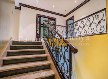 Casa de 4 habitaciones, Panamá · En Venta | Casa en Costa Dorada - Costa del Este | Amplias Áreas | con Piscina