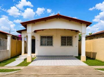 Casa · 140m² · 3 Recámaras · 2 Estacionamientos · Alquilo Casa en Arraiján Brisas del Golf