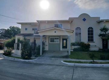 Casa · 135m² · 3 Recámaras · 1 Estacionamientos · Alquilo Casa en Arraijan Cabecera 3r