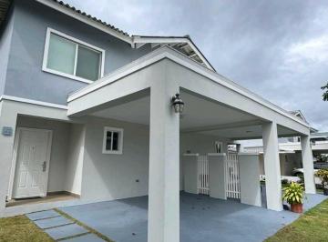 Casa · 285m² · 3 Recámaras · 3 Estacionamientos · Alquilo Casa Amoblada en La Chorrera Costa Verde Rolling Hills Duplex