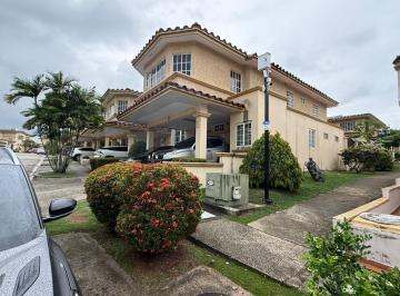 Casa · 191m² · 3 Recámaras · 2 Estacionamientos · Venta de Casa en Condado del Rey - Dorado Springs