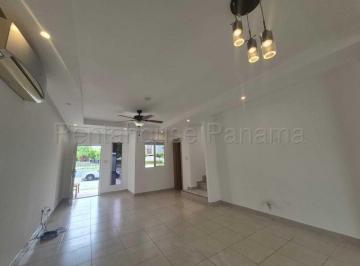 Casa de 3 habitaciones, San Miguelito · Casa en Brisas del Golf Aventura en Venta