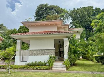 Casa · 380m² · 3 Recámaras · 4 Estacionamientos · Alquiler de Casa en Clayton - Senderos de Camino de Cruces C/piscina