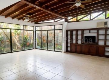 Casa de 3 habitaciones, Panamá · Venta de Casa en Altos del Golf