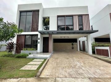 Casa · 275m² · 3 Recámaras · 2 Estacionamientos · Casa en Alquiler Brisas del Golf | PH Riverwalk | Amoblada Ct