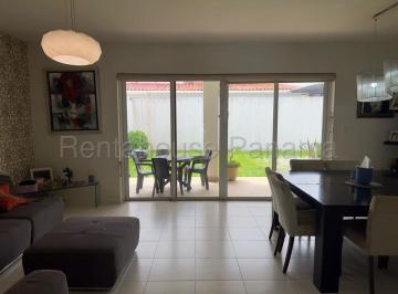 Casa de 3 habitaciones, Panamá · Venta Casa Versalles