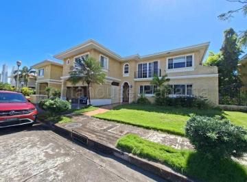 Casa de 4 habitaciones, Panamá · Venta de Casa en Costa del Este