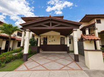 Casa de 3 habitaciones, Panamá · Venta de Casa en Las Cumbres 27lbr835