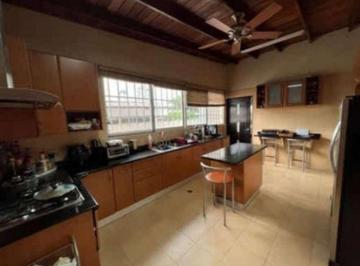 Casa de 4 habitaciones, Panamá · Venta Casa San Francisco