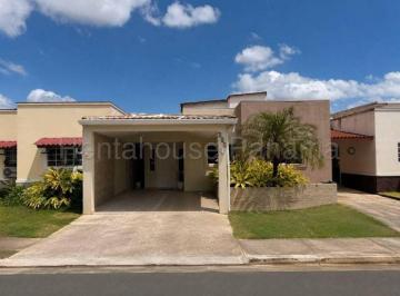Casa de 4 habitaciones, La Chorrera · Venta Casa Arboledas, con 4 Recámaras