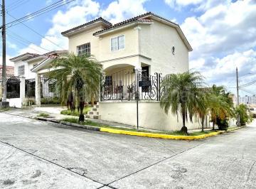 Casa de 3 habitaciones, Panamá · Venta de Casa en Altos de Panama Dcd26 - 7747