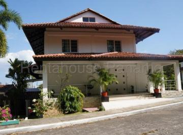 Casa de 6 habitaciones, Panamá · Venta de Casa Remodelada en Albrook | 1,012 m², 6 Rec, Avalúo $1.9 m y Jardín