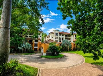 Apartamento de 2 habitaciones, Panamá · Venta Apartamento Embassy Club Planta Baja con Terraza