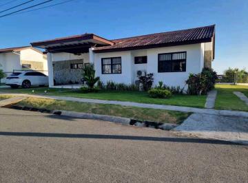 Casa · 156m² · 3 Recámaras · 2 Estacionamientos · Venta de Casa de Playa en Piedras Gordas San Carlos 4 Min de La Playa