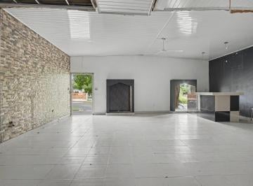 Casa · 281m² · 3 Recámaras · 2 Estacionamientos · Venta de Casa con Anexo en Las Cumbres, PH Praderas del Rocío