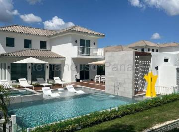 Casa de 2 habitaciones, Playas · Casa de 890 m² con 2 Recámaras en Venta en Playa, PH Bijao