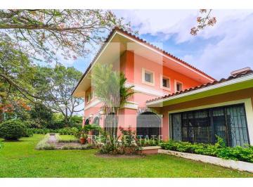 Casa · 1435m² · 5 Recámaras · 9 Estacionamientos · Se Vende Casa en El Valle de Anton