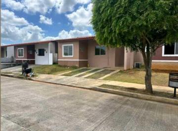 Casa · 114m² · 3 Recámaras · 2 Estacionamientos · Alquilo Casa en La Chorrera Arboleda PH Los Avellanos