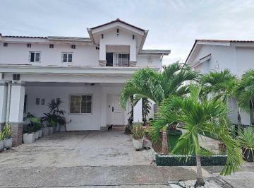 Casa · 184m² · 3 Recámaras · 2 Estacionamientos · Alquiler Casa en Quintas de Versalles 3 Rec Tc