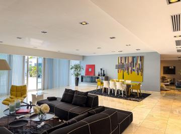 Apartamento · 294m² · 4 Recámaras · 3 Estacionamientos · Punta Pacifica Apartamento Remodelado con Piscina y Terraza 904 m²