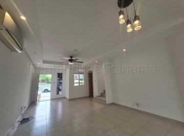 Casa de 3 habitaciones, San Miguelito · Amplia Casa en Venta en Brisas del Golf
