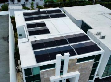 Casa · 540m² · 4 Recámaras · 3 Estacionamientos · Venta de Casa con Paneles Solares en Altos del Golf. Vc