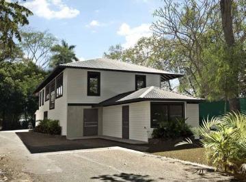 Casa · 400m² · 4 Recámaras · 2 Estacionamientos · Venta de Casa con Terraza Abierta en Ancón, Cuidad de Panamá