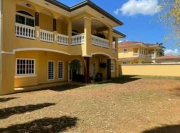 Casa de 4 habitaciones, Panamá · Vendo Casa Unifamiliar en Ancon con Garita de Seguridad