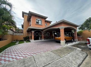 Casa de 4 habitaciones, Panamá · Venta de Casa con 392 m² en Costa Sur PH El Doral 27 - 1140sr