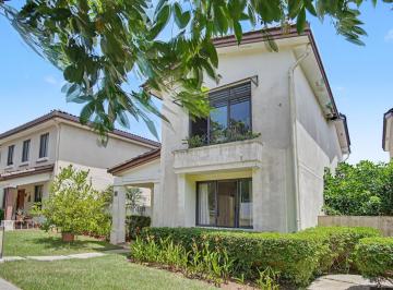 Casa · 204m² · 4 Recámaras · 2 Estacionamientos · Venta de Casa con Amplio Terreno en Panamá Pacífico, PH River Valley