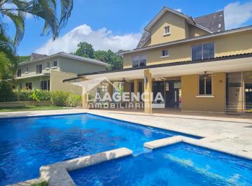 Casa de 4 habitaciones, Panamá · Clayton, Venta de Casa Unifamiliar en Res. Embassy Garden con Piscina