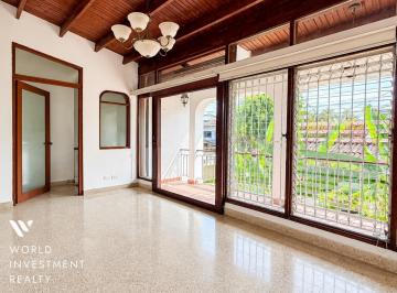Casa · 450m² · 5 Recámaras · 2 Estacionamientos · Casa en Venta en La Alameda Espectacular