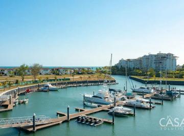 Apartamento de 2 habitaciones, Antón · Condominios en Venta en Marina Gardens, Buenaventura, Panamá