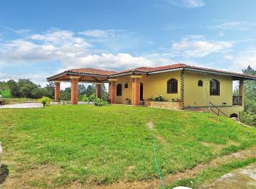 Casa de 3 habitaciones, Boquete · Casa de Retiro Frente Al Lago en Boquete con Establos de Caballos en Venta