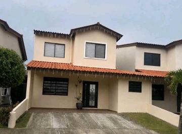 Casa · 160m² · 3 Recámaras · 2 Estacionamientos · Alquilo Casa Duplex La Chorrera Costa Verd Arboleda PH Los Pinos