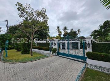 Casa de 4 habitaciones, Panamá · Vendo Casa en Altos del Golf