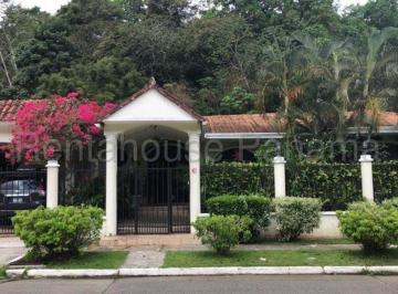 Casa de 4 habitaciones, Panamá · Alquiler de Casa Amoblada en Albrook