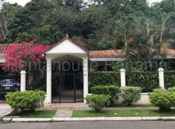 Casa de 4 habitaciones, Panamá · Casa en Alquiler en Albrook. 27ldc1285