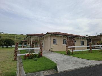 Casa de 3 habitaciones, Chame · Se Vende Casa de Playa con Piscina Privada, Área Social y Grarita de Acceso en Chame Panamá. Rd