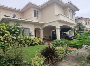 Casa · 363m² · 4 Recámaras · 2 Estacionamientos · Vendo Casa Costa Sur Villa Valencia